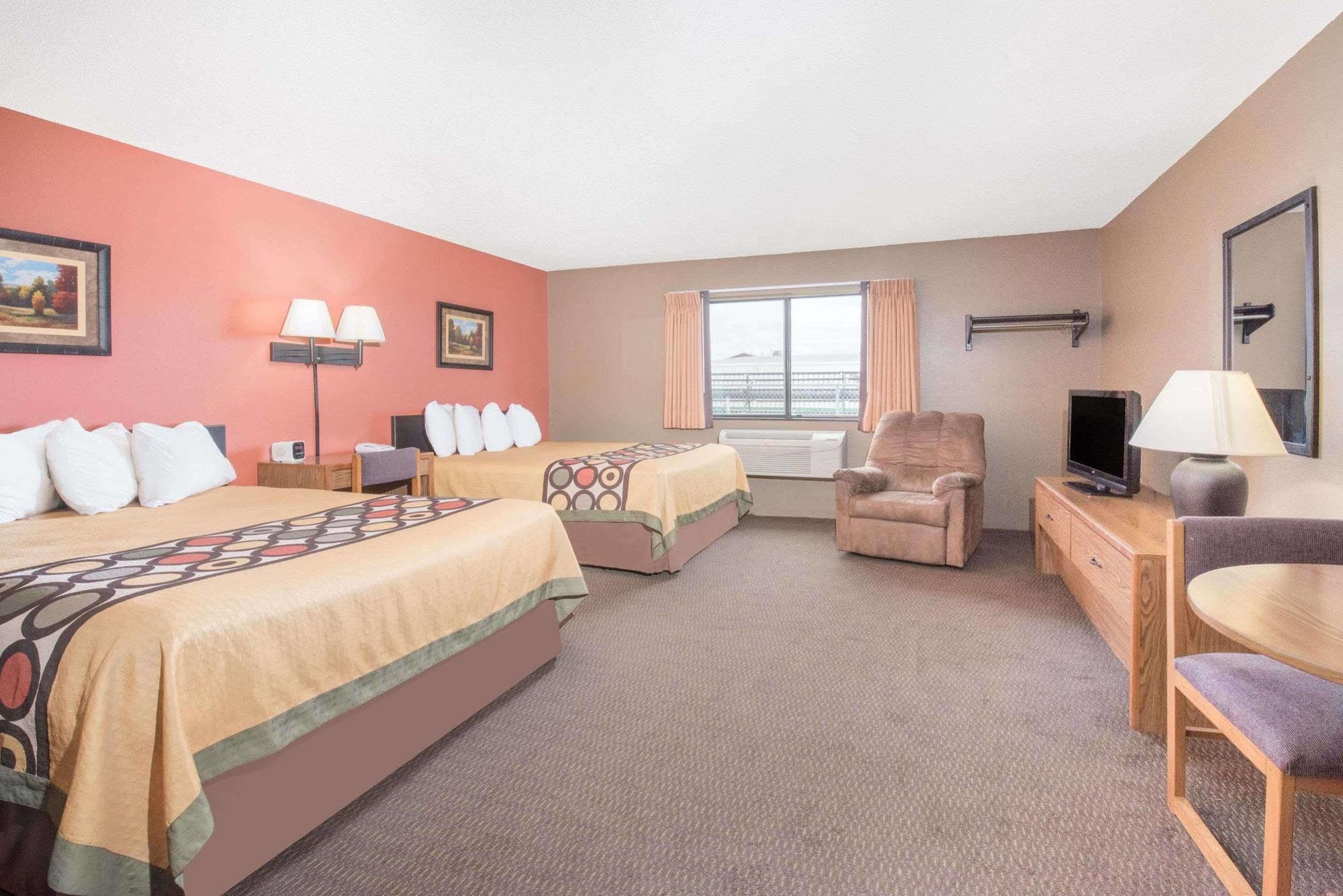 Super 8 By Wyndham Warroad Hotel Exterior photo