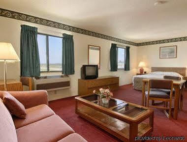 Super 8 By Wyndham Warroad Hotel Exterior photo